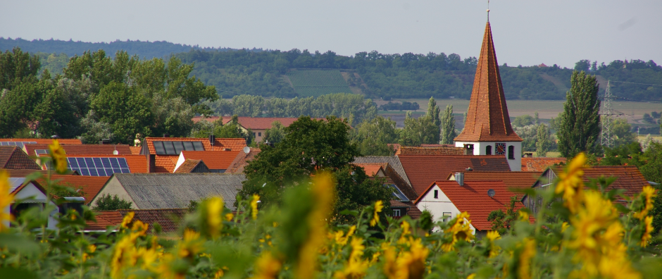 Blick auf Gemeinde in Bayern